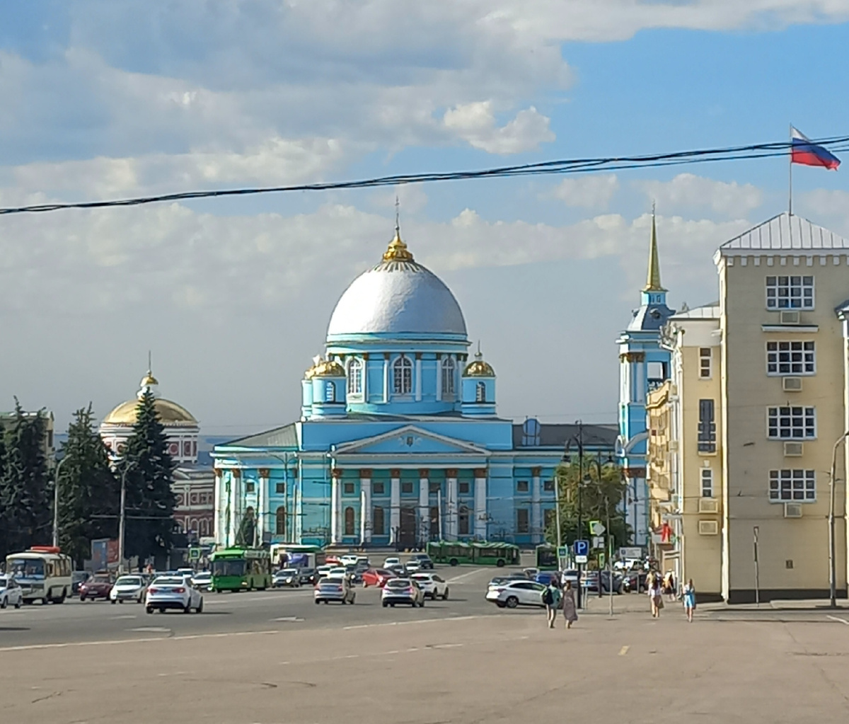 Вид на Знаменский храм от нашей гостиницы