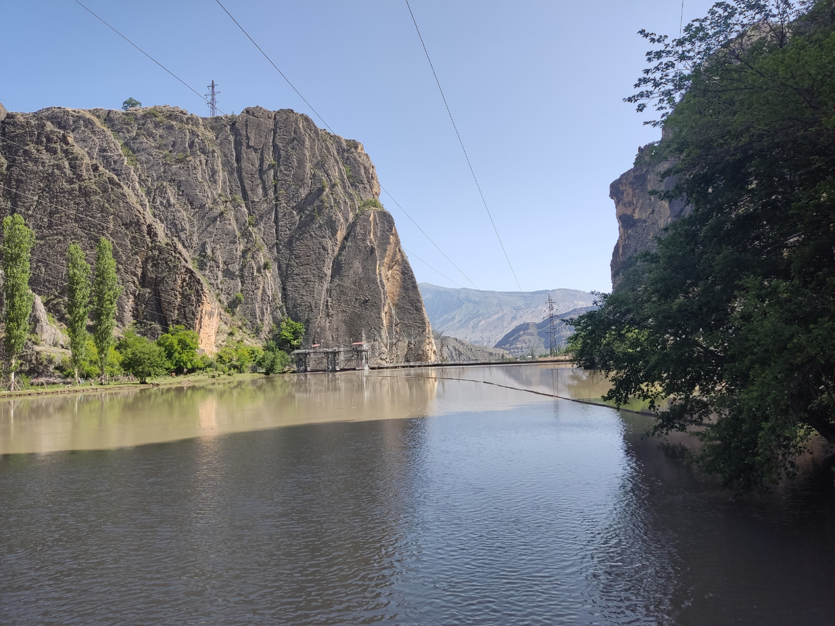 Гергебильское водохранилище. Вид с мостика