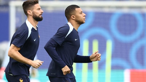    Оливье Жиру и Килиан Мбаппе. AFP