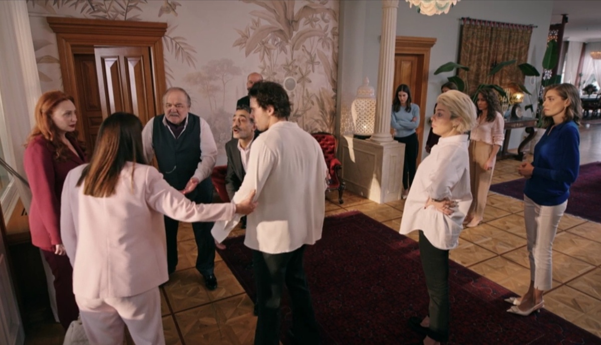 кадр, картинка из 9 серии второго сезона сериала "Зимородок 2" (НТВ, 2024)