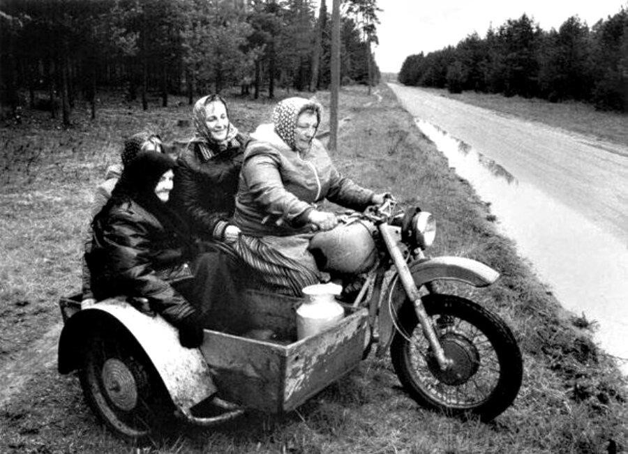 На начало 70-х годов прошлого столетия советский автопром практически полностью решил задачу по снабжению простых граждан транспортом, который был в этот период самым доступным.-2