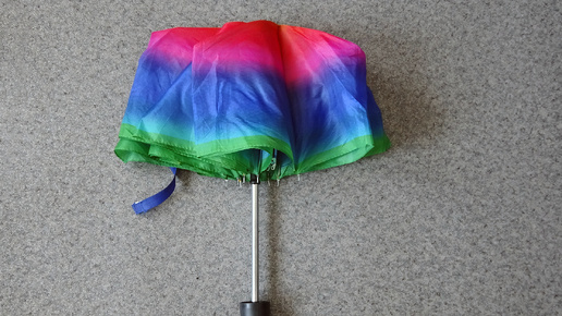 Не выбрасывайте сломанный зонт, из него можно сделать полезную вещь для кухни или мастерской