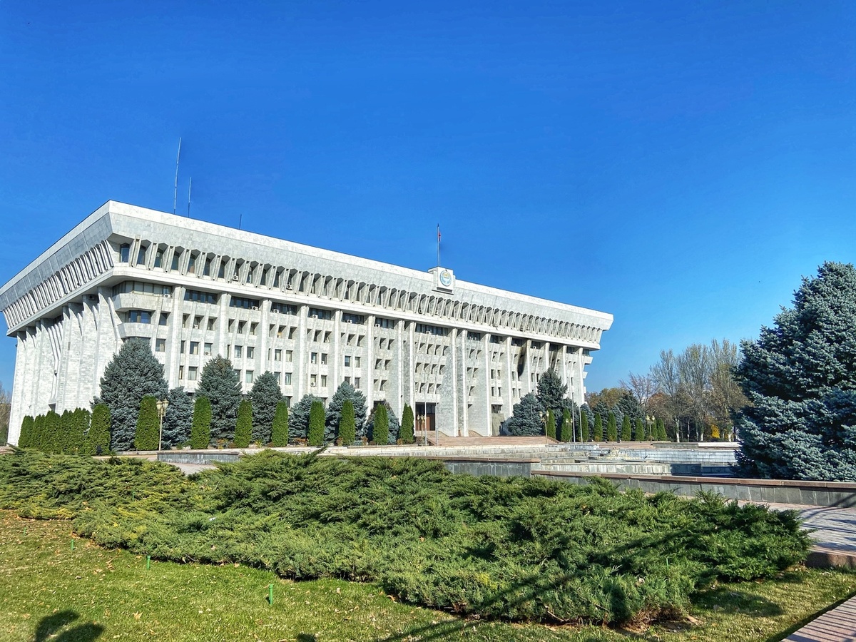 Белый дом в Бишкеке.