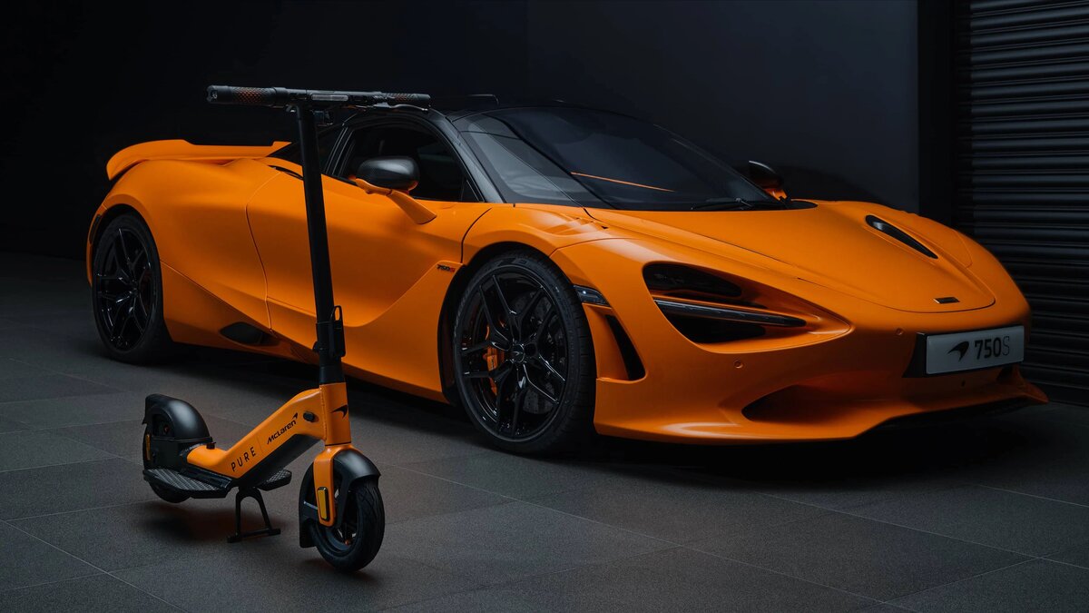 Компания-изготовитель самокатов Pure Electric объединилась с McLaren и представила линейку из двух скутеров под названием Pure x McLaren.