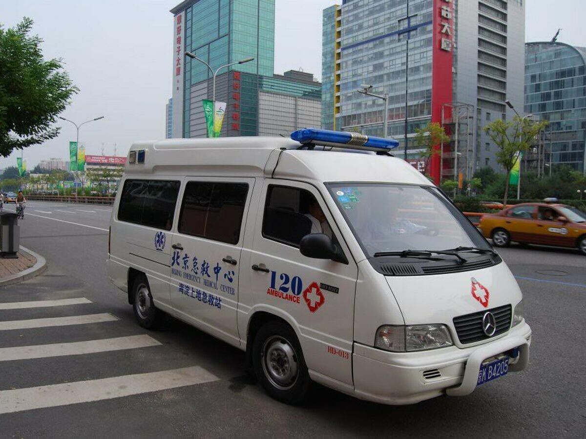   Автомобиль службы скорой помощи КитаяCC BY 2.0 / egorgrebnev /