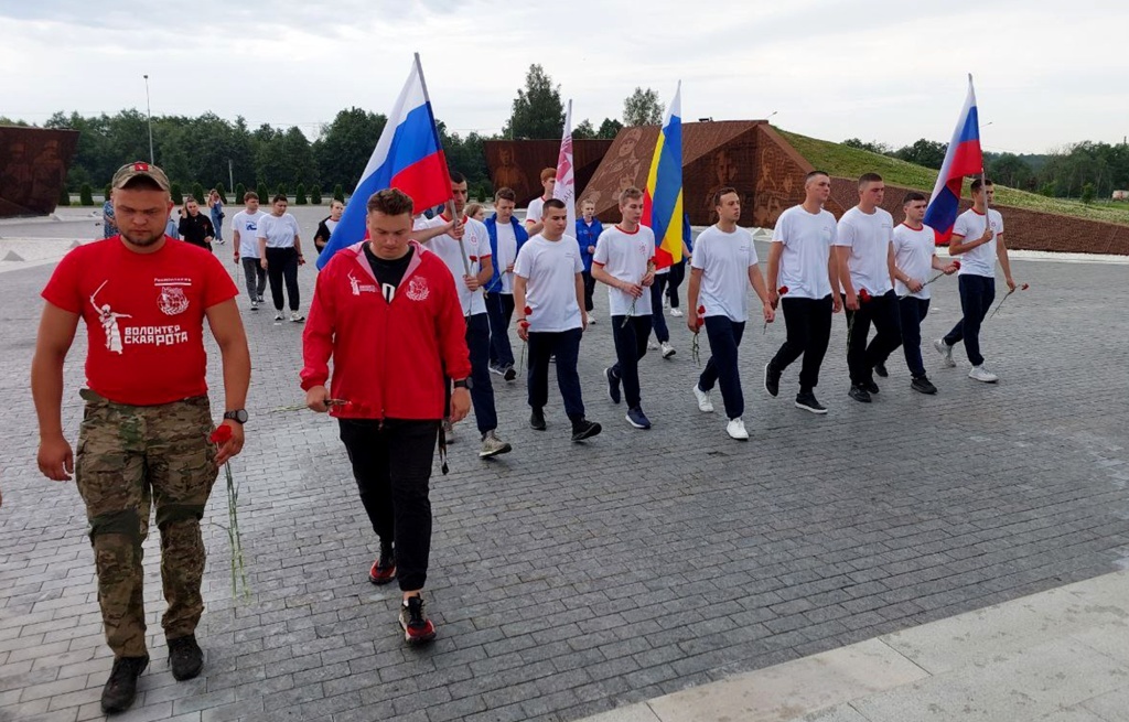 Участники патриотического автопробега сегодня посетили Ржев