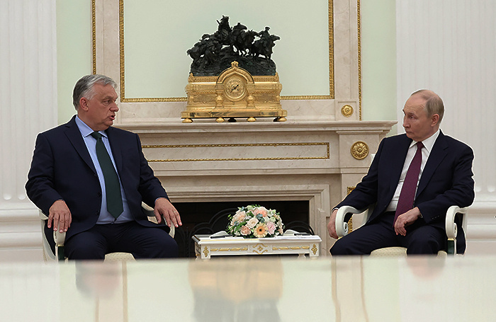    Президент РФ Владимир Путин и премьер-министр Венгрии Виктор Орбан (справа налево) во время пресс-конференции по итогам переговоров в Кремле.Sputnik/Valeriy Sharifulin/Reuters