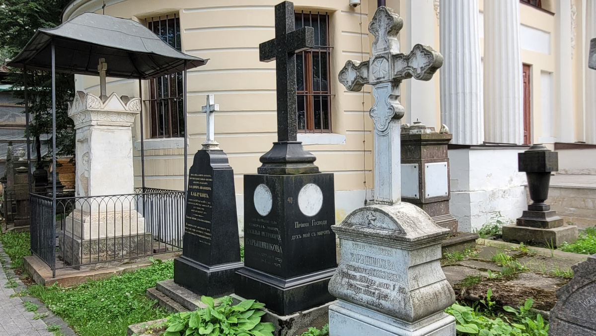 Справа налево: В.Ф. Барышникова, В.П. Барышников, Каблуков и неиз