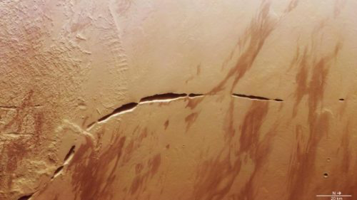  Новый снимок поверхности Марса с орбитального аппарата Mars Express привлек внимание ученых.
