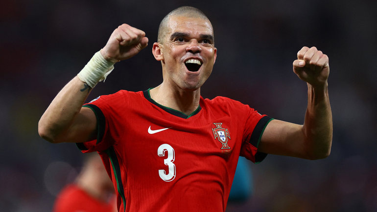    Пепе играет за сборную Португалии на Евро в 41 год. Reuters