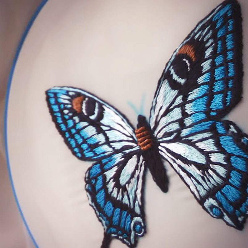    Бабочка гладью от Malina GM Embroidery   
Источник: Кадр из видео