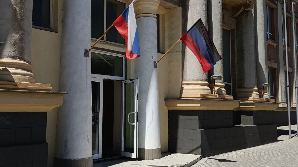 Главный вход в Музей трудовой доблести, г. Макеевка // Фото - Молодов Богдан