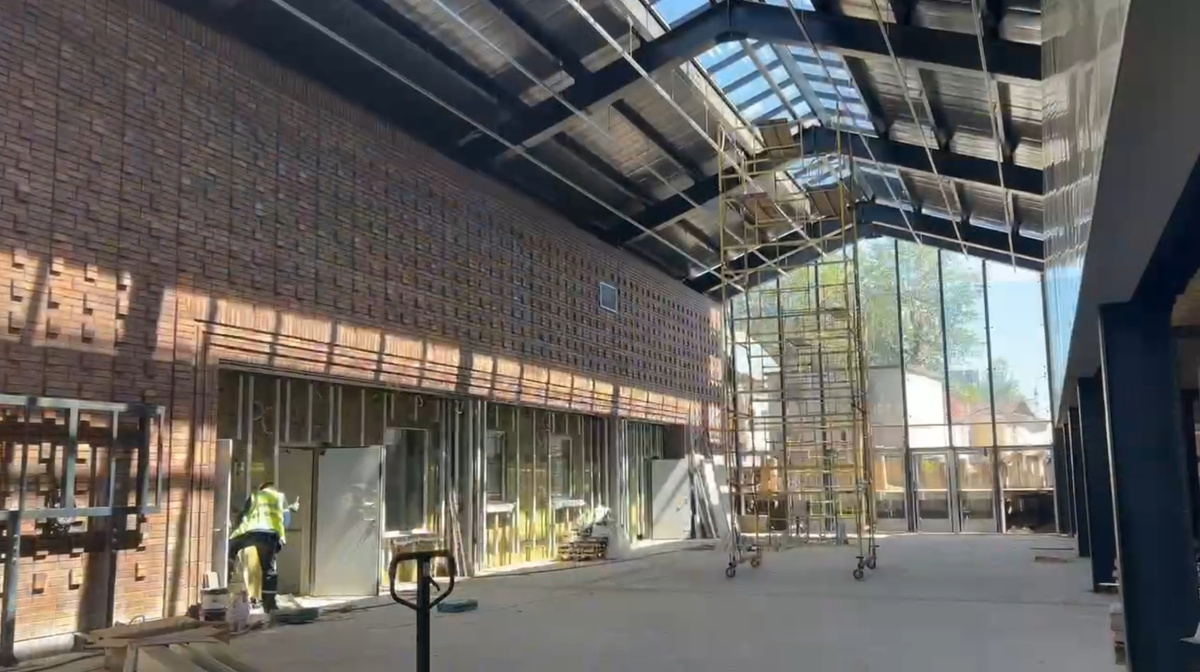 📷 8.1: Завершается отделка вестибюля станции.