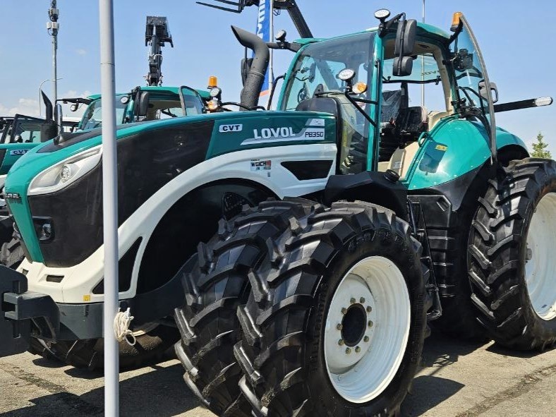 3 июля в рамках выставки «Агроволга 2024» компания Lovol впервые представила широкой публике свой новый флагман – трактор P8350.-2