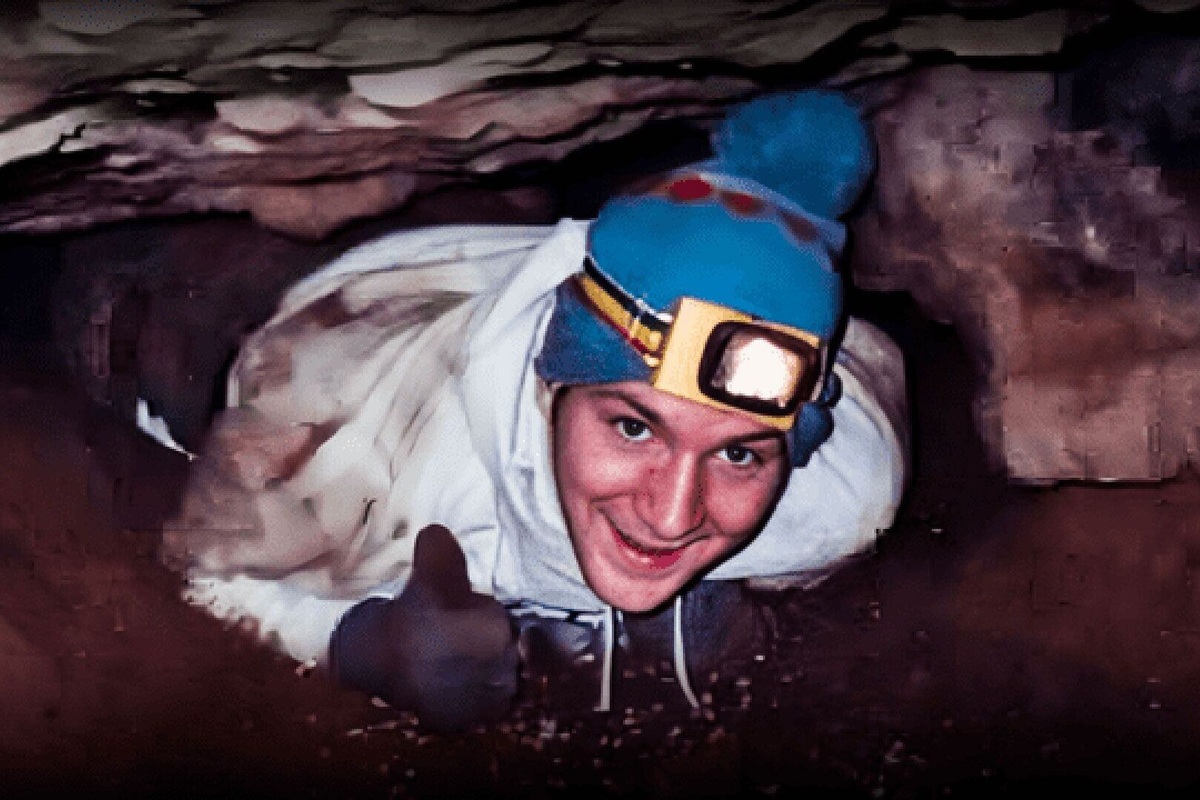     Пещера стала его могилой: история студента Джона Джонсона, который навеки погребён головой вниз