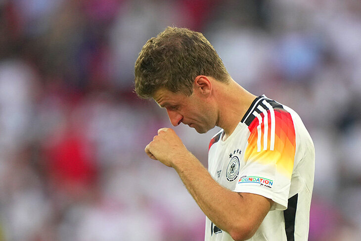 Хотя на ЧМ – 10 голов. Томас Мюллер пока не заканчивает карьеру, но очень велик шанс, что провел на Евро последний матч в жизни. После вылета от Испании он плакал.-2