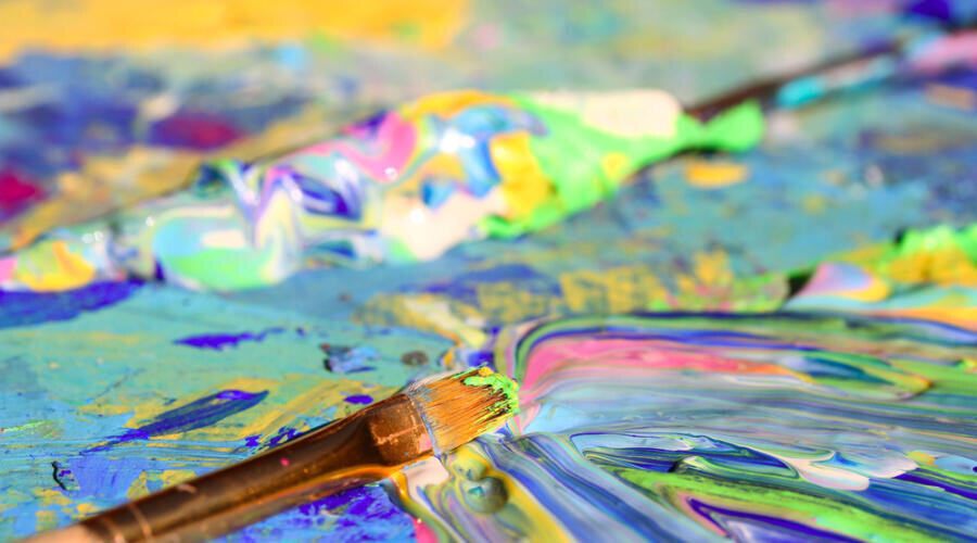    Картинки с выставки, или Как покупают шедевры? Фото: Denis Kuvaev, по лицензии shutterstock.com