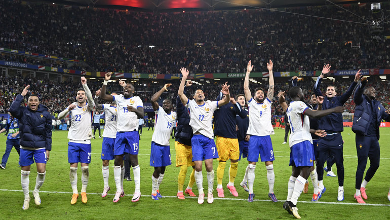    Футболисты сборной Франции после выхода в полуфинал Евро-2024. Reuters