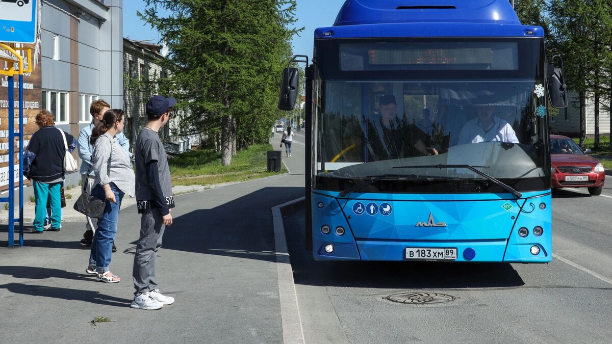 Праздничные автобусы поедут по Новому Уренгою | Север-Пресс Новости Ямала |  Дзен