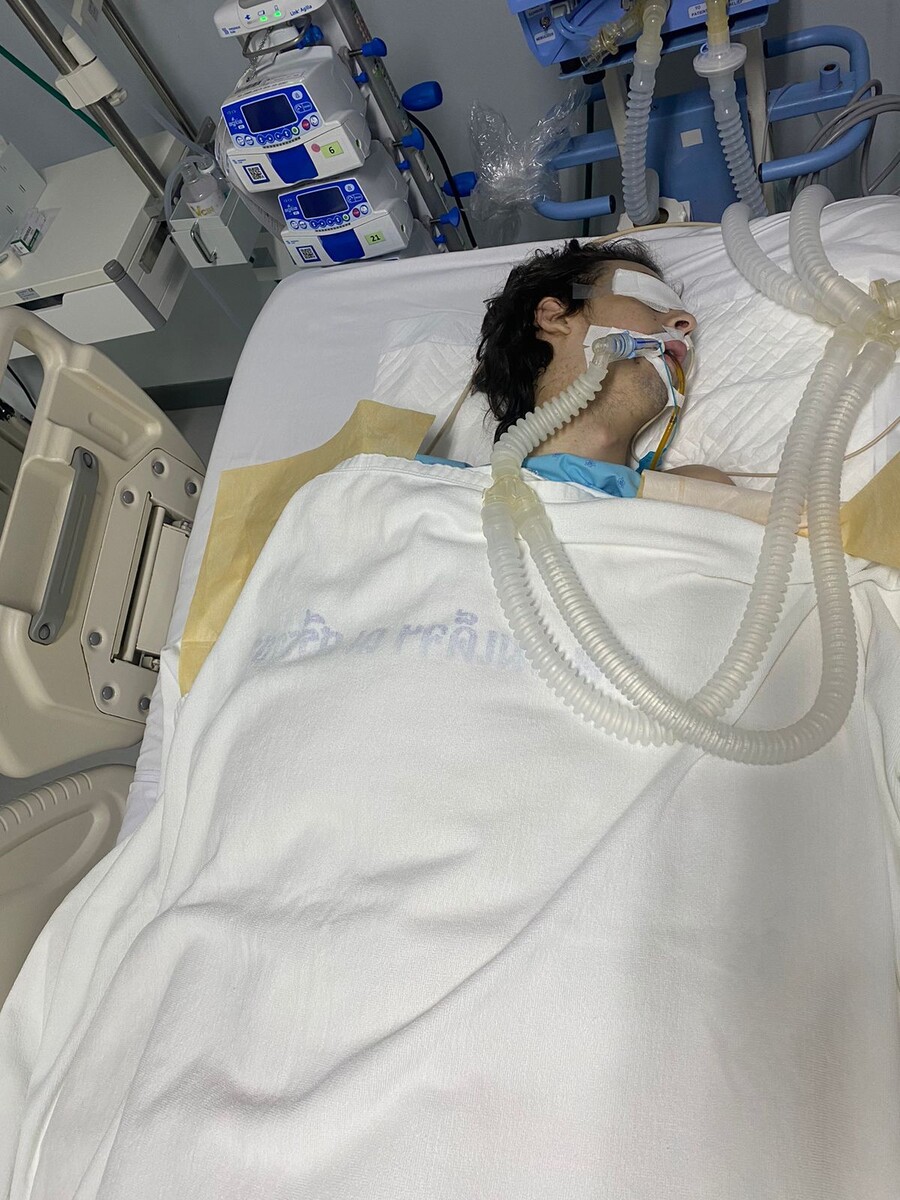 Все, что  держит Никиту на белом свете  - эти трубки.  Перед вами последнее  прижизненное фото. 