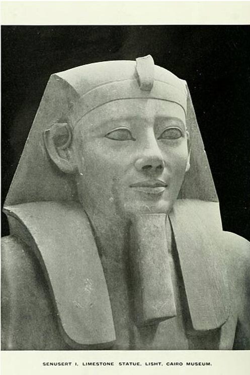 Крупный план статуи фараона Сенусерта I. Известняк, из Эль-Лишт, XII династия, Среднее царство, в настоящее время находится в Каирском музее.