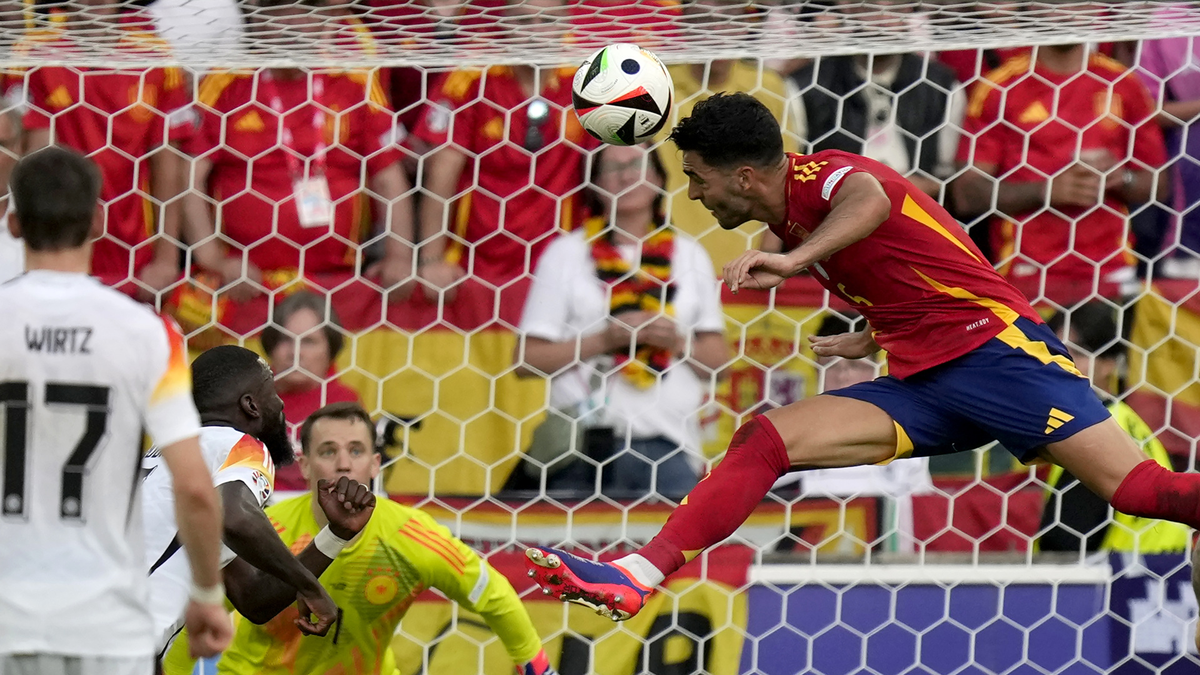 Сборная Испании в дополнительное время обыграла команду Германии в четвертьфинальном матче чемпионата Европы по футболу и вышла в полуфинал турнира.