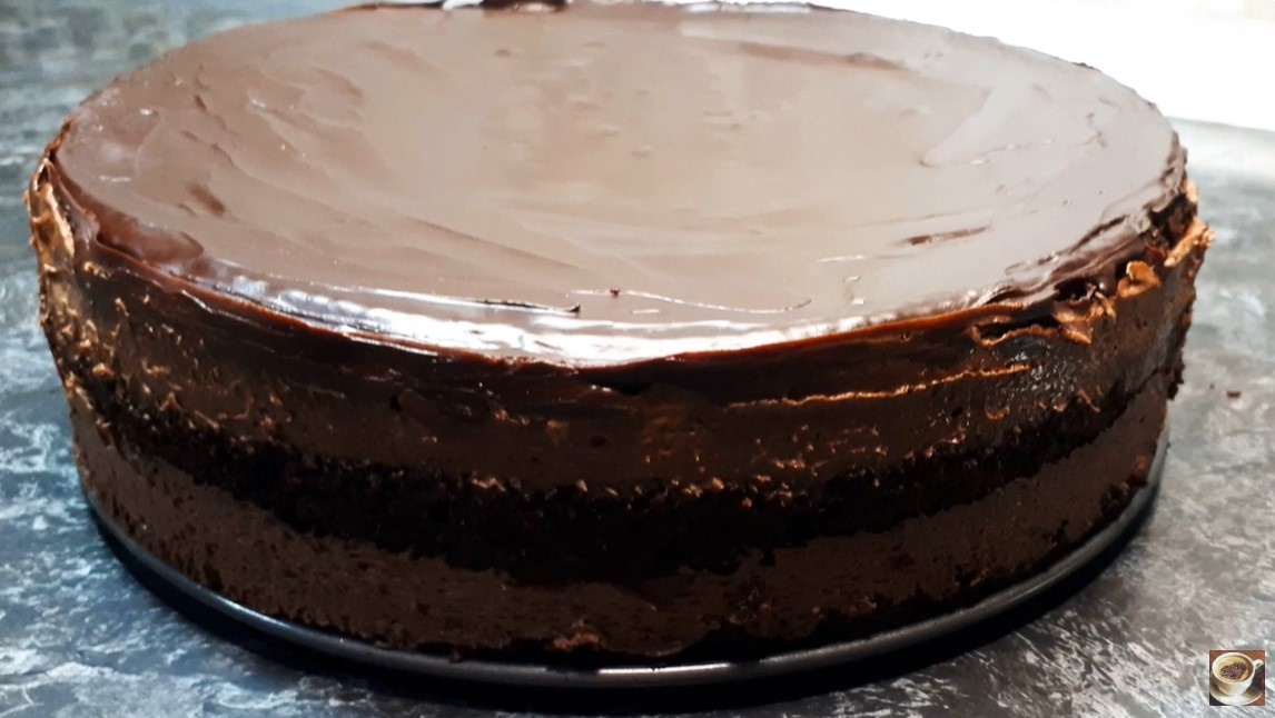 Самый шоколадный из всех шоколадных тортов Торт Трюфельный можно приготовить просто и быстро и вся семья будет довольна.