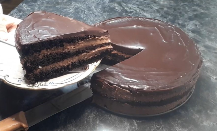 Самый шоколадный из всех шоколадных тортов Торт Трюфельный можно приготовить просто и быстро и вся семья будет довольна.-2