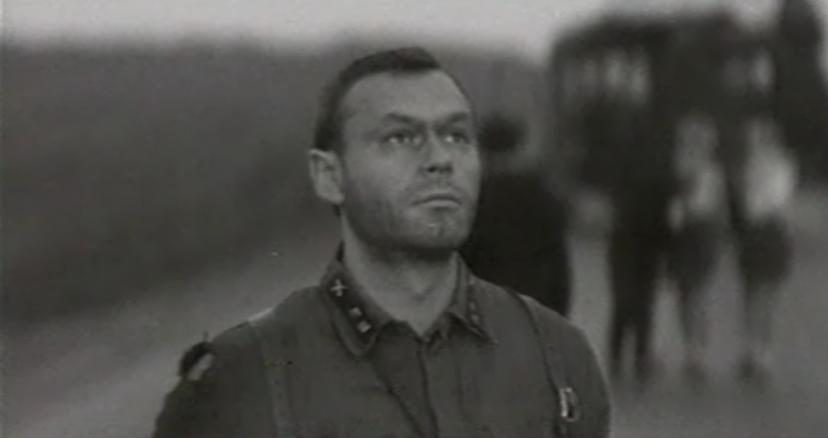 Лейтенант Дубровин — главная роль. Советский офицер.