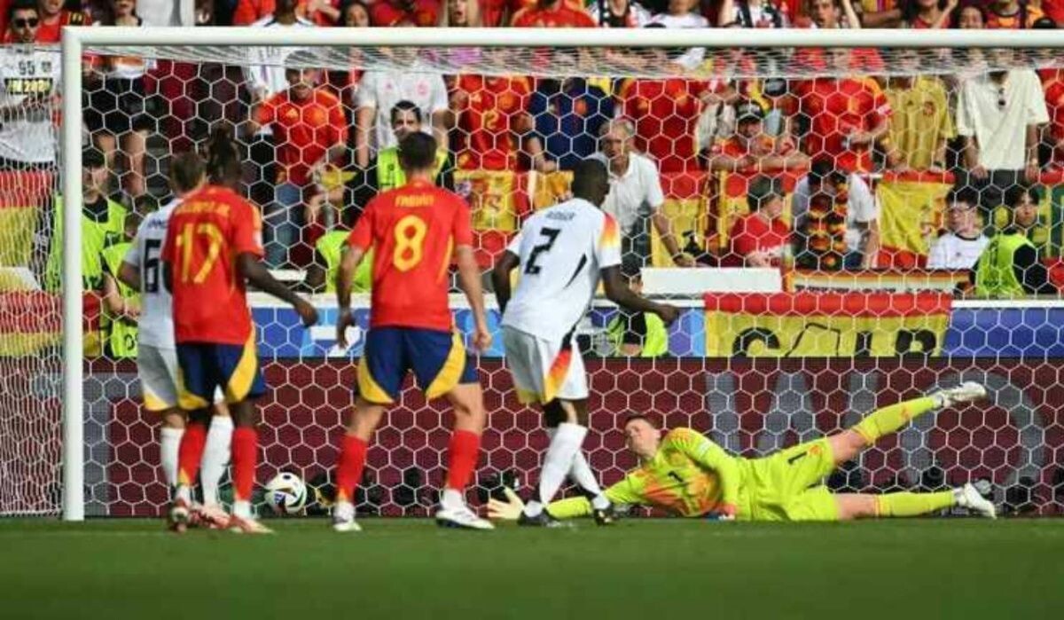     Матч Испания-Германия. Источник: ria.ru Автор фото: FABRICE COFFRINI