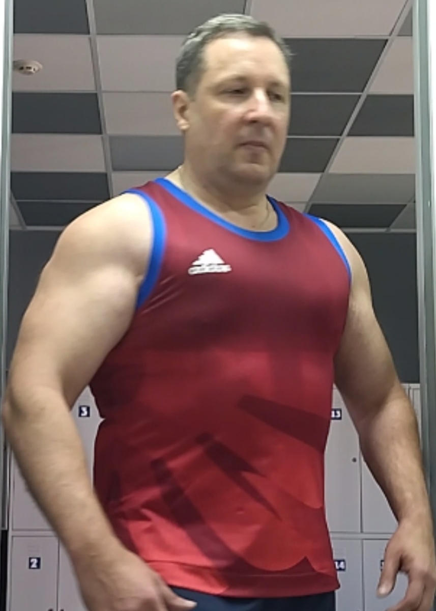 Не знаю, передние конечности вроде не очень длинные, но стандартная ширина хвата кажется узковатой. 