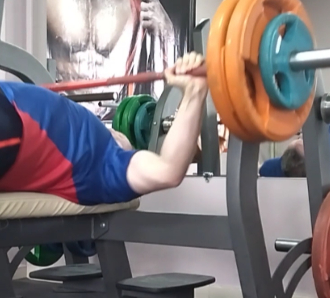 Жим лёжа широким хватом... 