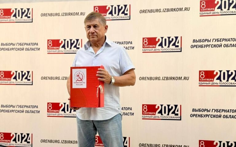    Рамиль Гафаров представил документы на регистрацию кандидатом в губернаторы Марина Шарт