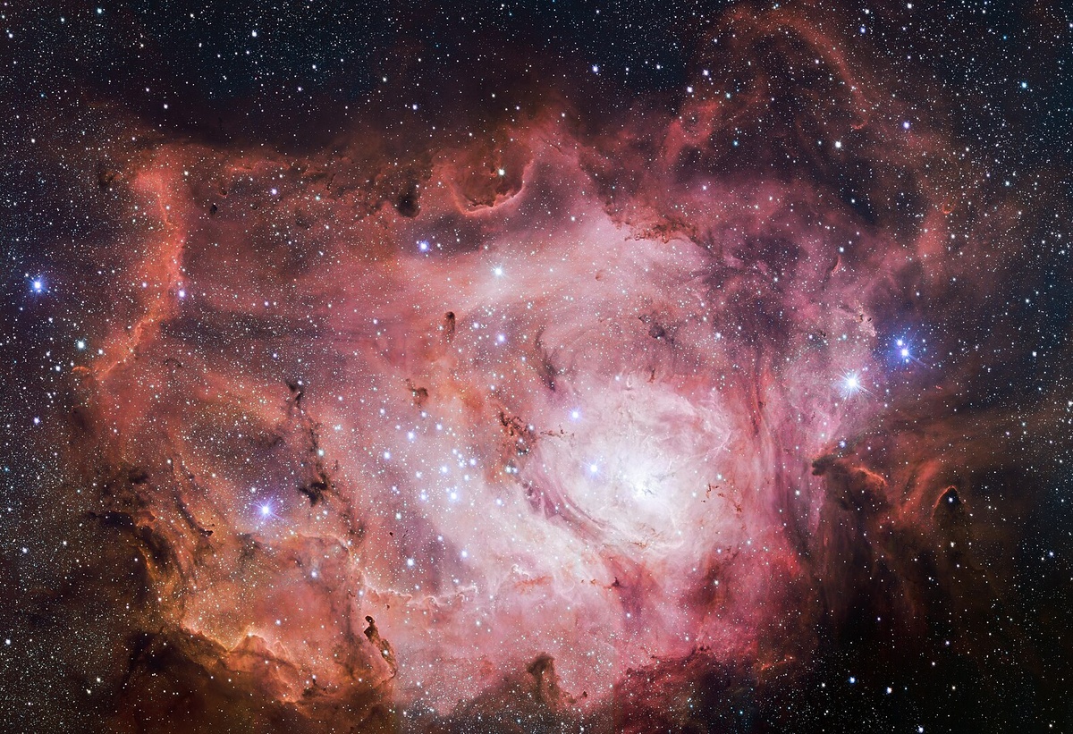 Изображение туманности Лагуна, полученное чилийским Очень большим телескопом, который находится под управлением Европейской Южной Обсерватории / © ESO