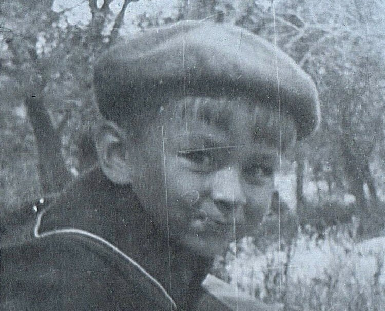 Довоенная детская фотография Юрия Гагарина
