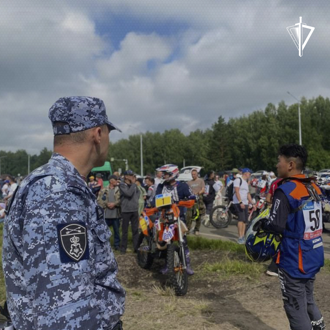 Торжественное открытие ежегодной многодневной автомотогонки состоялось на площади Ленина города Томска.