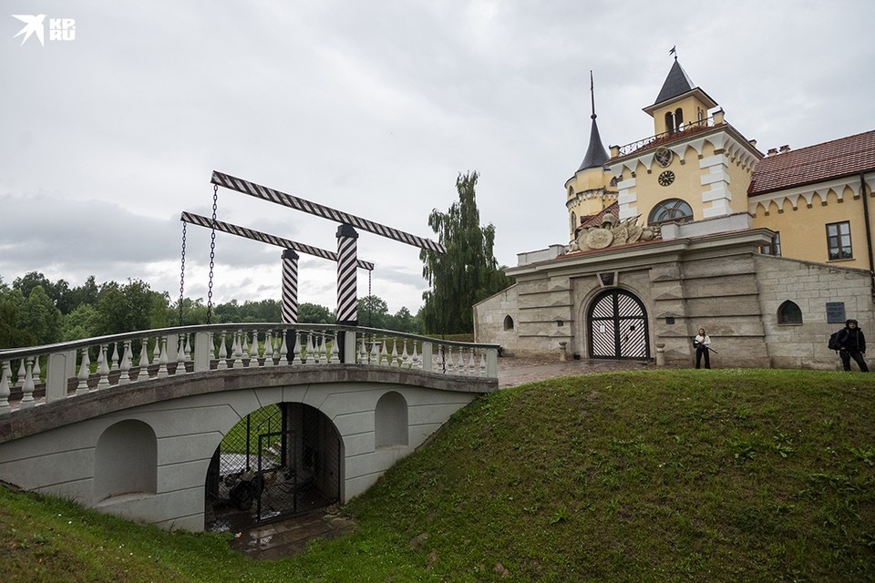    Павловская крепость построена в 1795-1797 годах по приказу Павла I на месте небольшого дворца. В 1944 году замок выгорел дотла. Юлия ПЫХАЛОВА