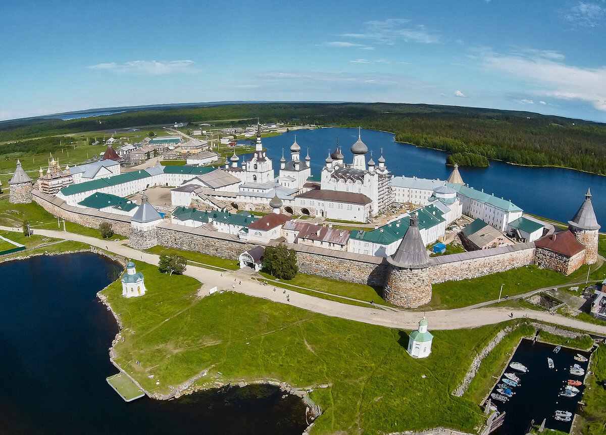 С 1967 года на Соловках заработал музей-заповедник и началась постепенная реставрация монастыря, которая продолжается до сих пор. Фото: Trasprd / Wikimedia.org