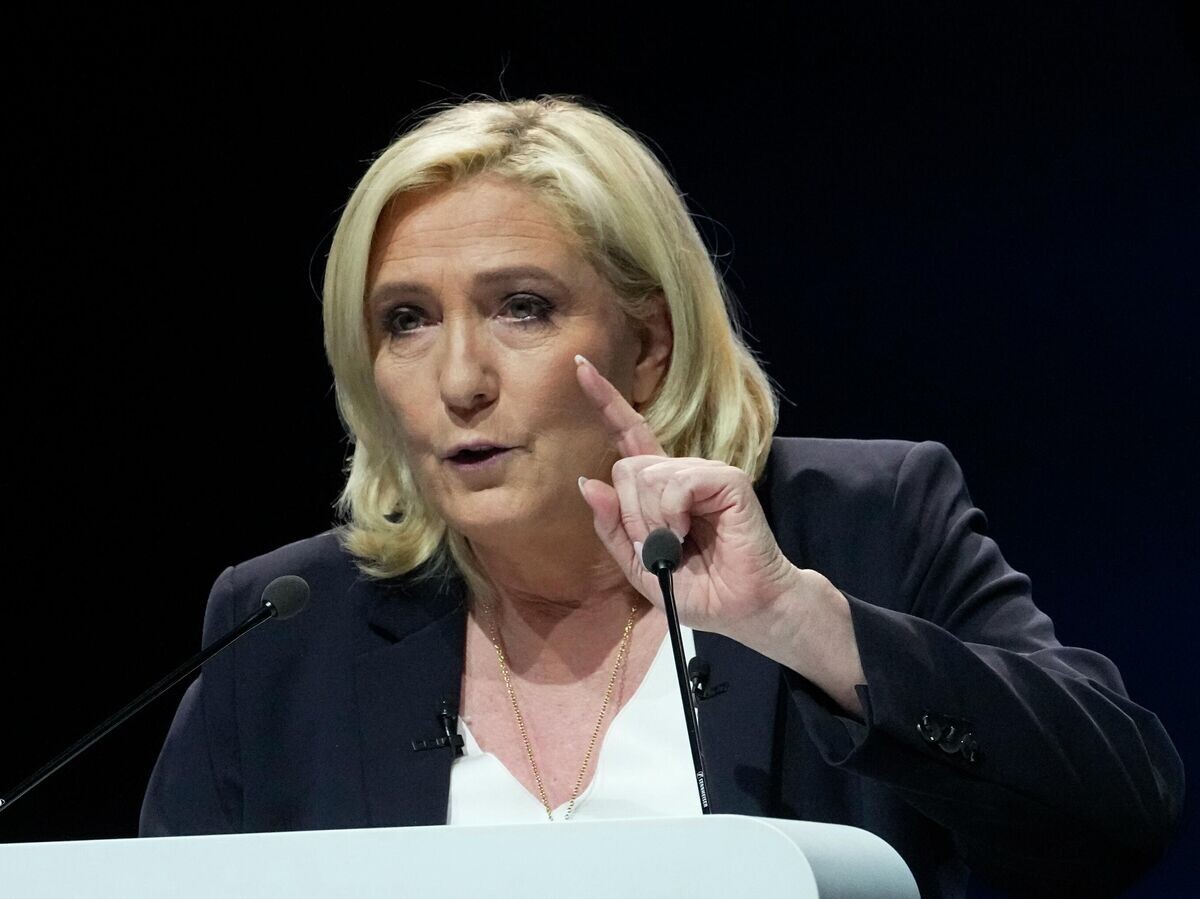    Кандидат в президенты Франции Марин Ле Пен во время предвыборного митинга в Реймсе© AP Photo / Michel Euler