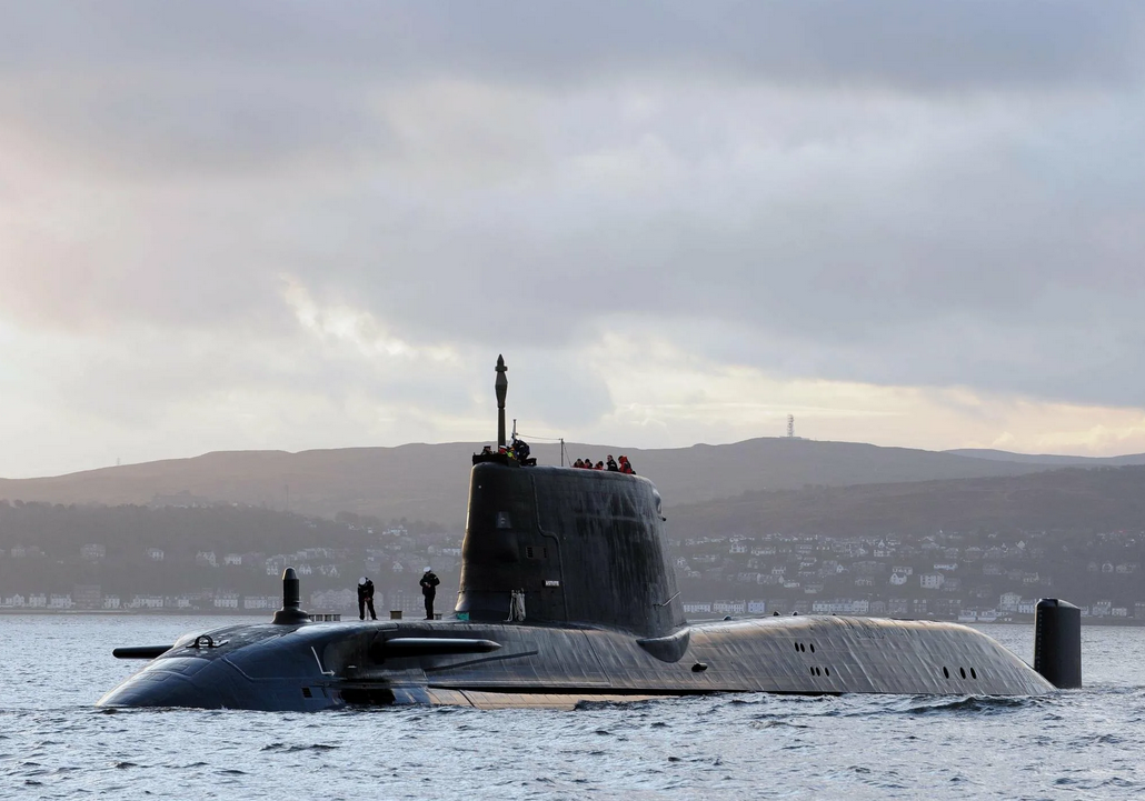 Многоцелевые ударные АПЛ Astute class должны были стать одной из основ нового Королевского британского флота. А стали его огромной проблемой. Фото Royal Navy