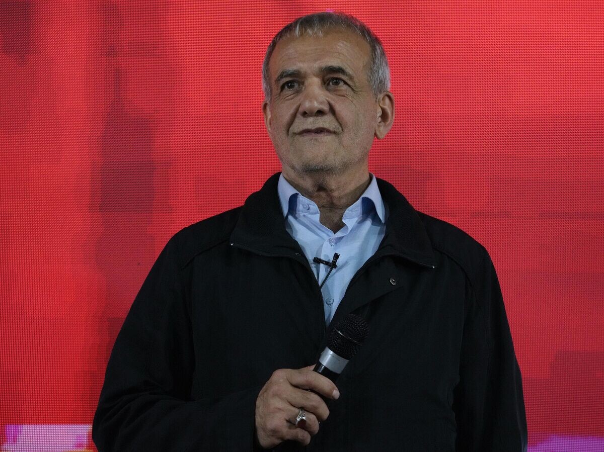    Кандидат в президенты Ирана Масуд Пезешкиан в Тегеране© AP Photo / Vahid Salemi