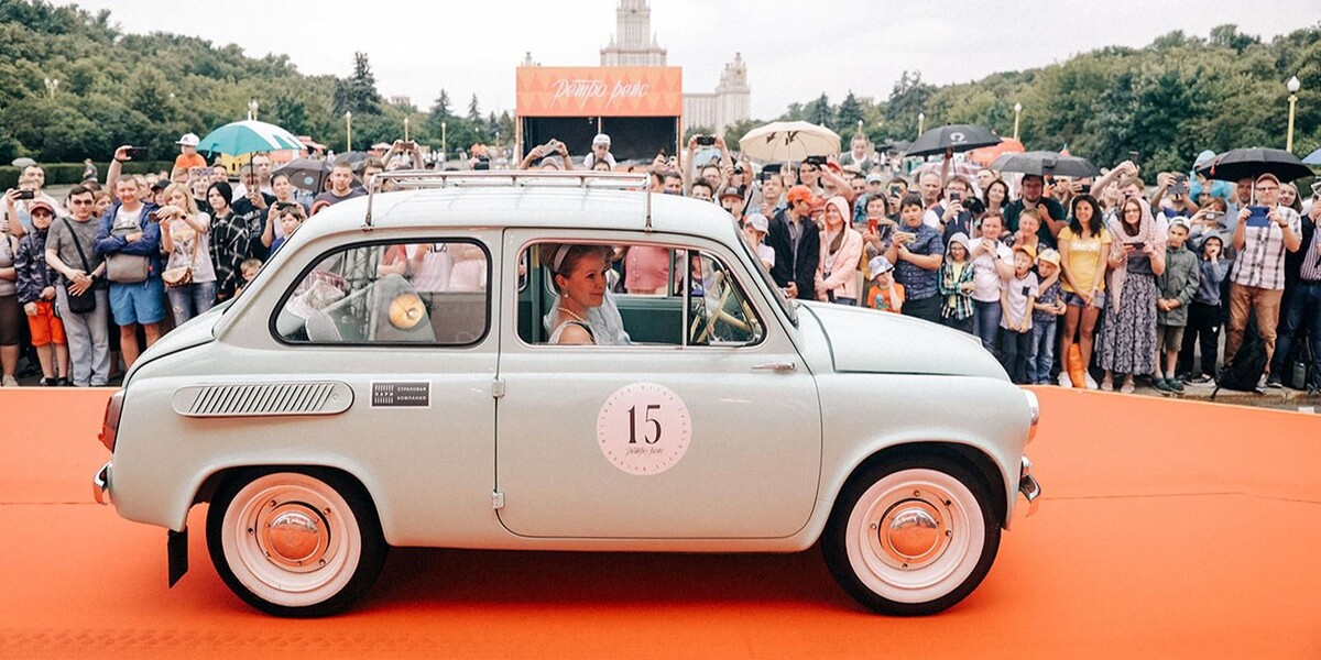 📷 1.1: Фестиваль "Ретрорейс": Путешествие во времени на Воробьевых горах | Музей транспорта Москвы. mos.ru