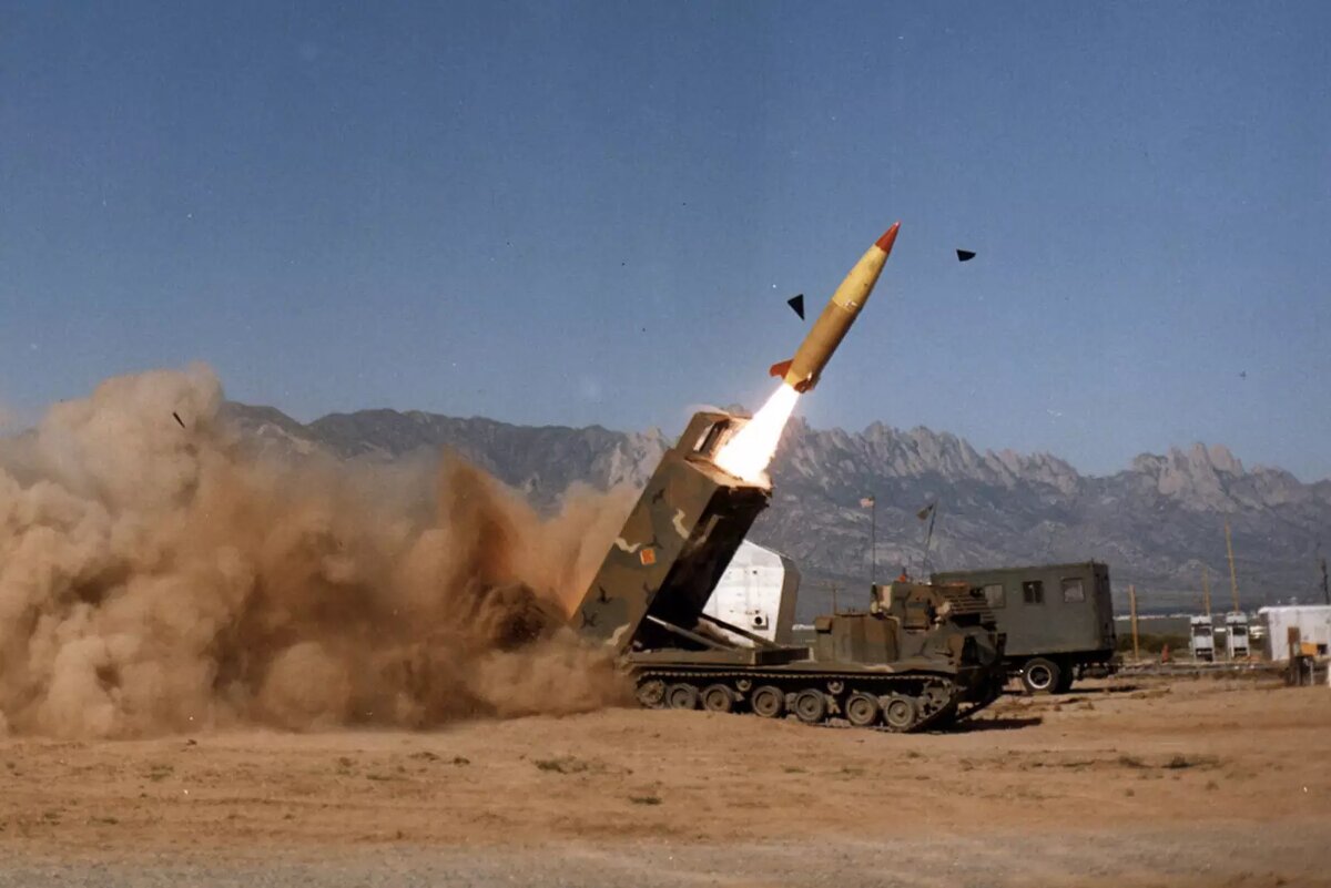 Популярный анекдот о Генри Киссинджере и «челночной дипломатии» знают более чем все. Это когда ушлый еврей пытается выдать замуж дочь Рокфеллера за деревенского русского Ивана.-9