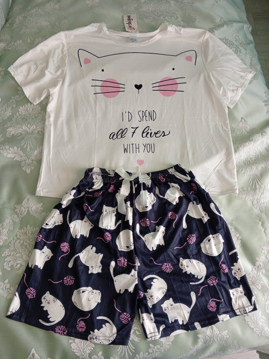 Надпись на майке перевела: я бы провела с тобой все 7 жизней))