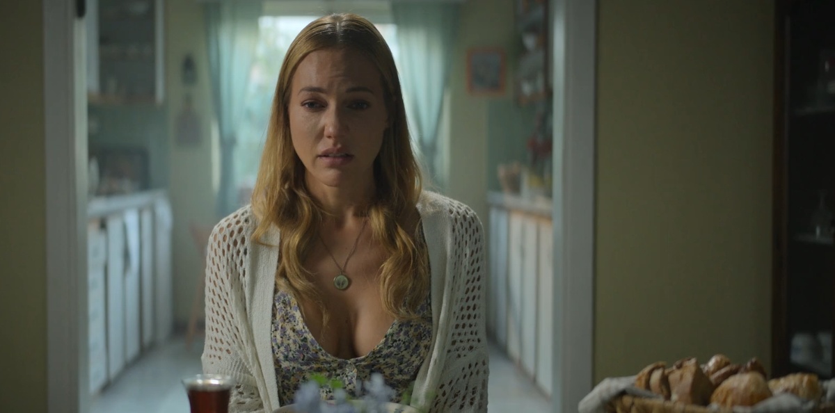 И как вообще можно изменить такой шикарной женщине?..