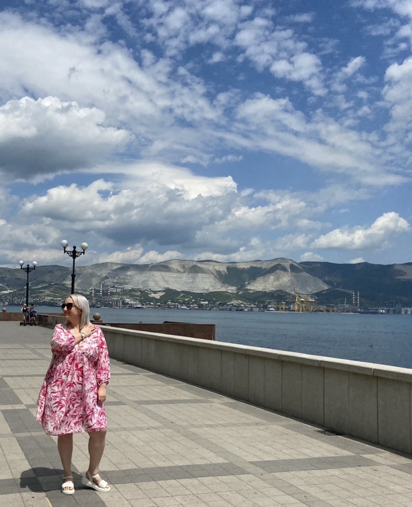 Это Новороссийск. Такое фото днем в Геленджике сейчас не сделать и ниже поймете почему