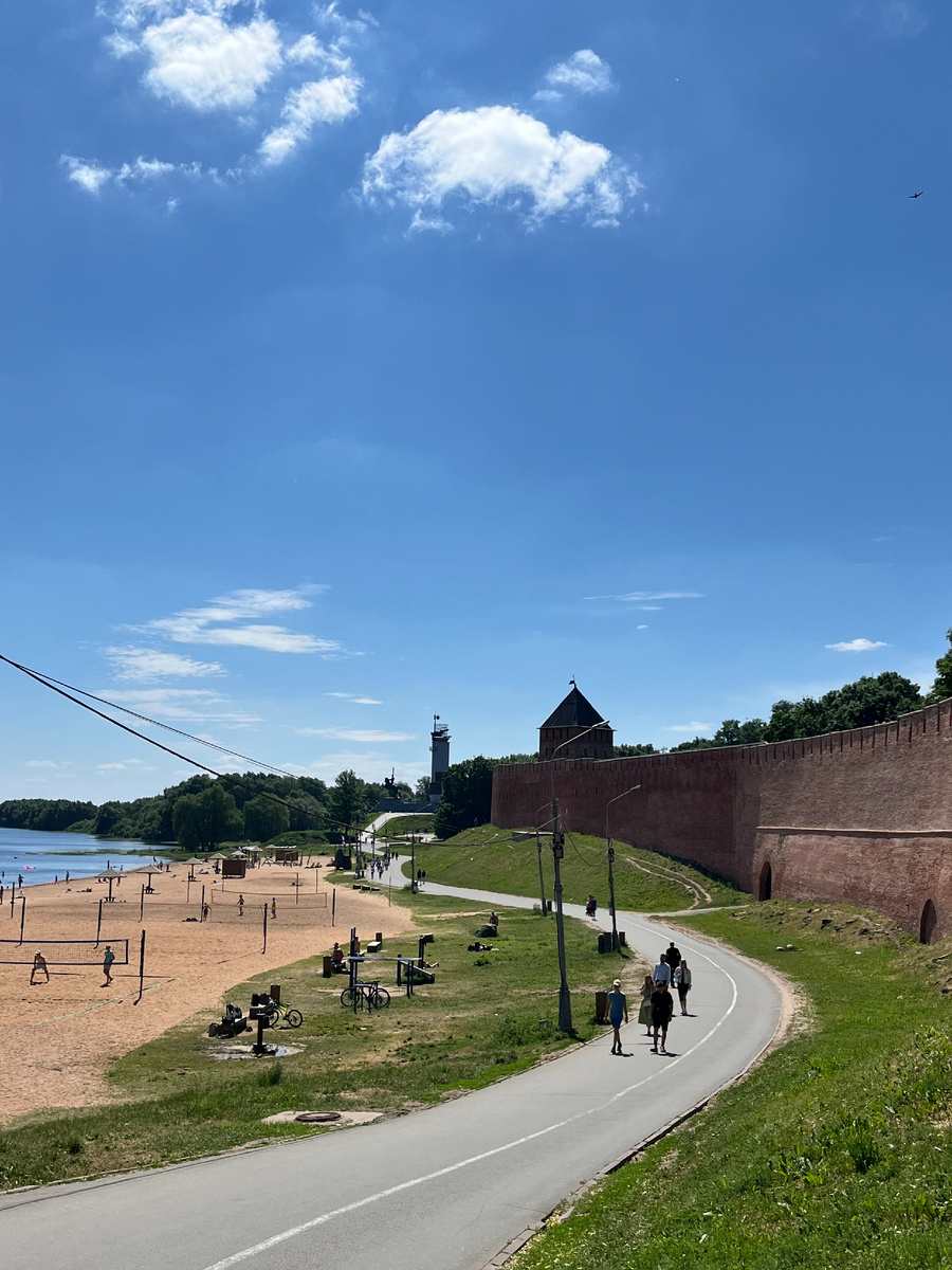 Кремль и его набережная на Софийской стороне. Фото автора. 