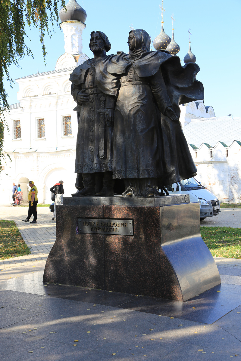 Памятник Петру и Февронии, Муром. Фото автора