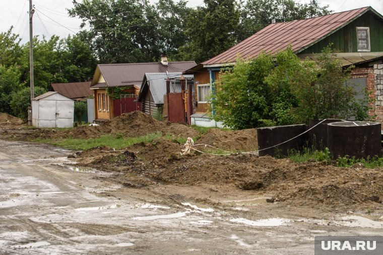 Яму, в которой все произошло, засыпали оперативно. Фото: Илья Московец © URA.RU