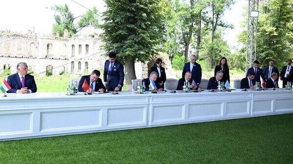    © Пресс-служба президента КР / Султан Досалиев
